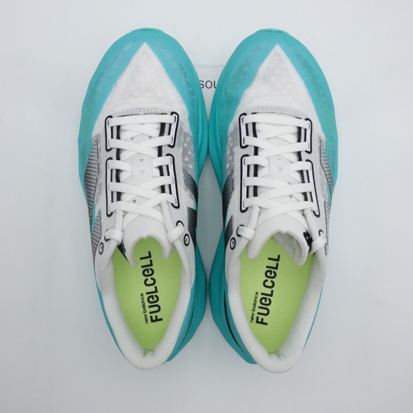 Size 7.5 WIDE D Women's New Balance FuelCell Rebel v4 Running Shoes WFCXCJ4 - Picture 6 of 13